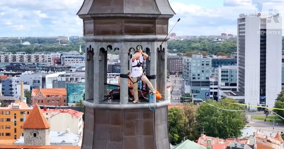 VIDEO ⟩ Tallinna vanalinna kohal jalutanud Jaan Roose poolikust kukkumisest: ilmselt publik ootaski just seda hetke