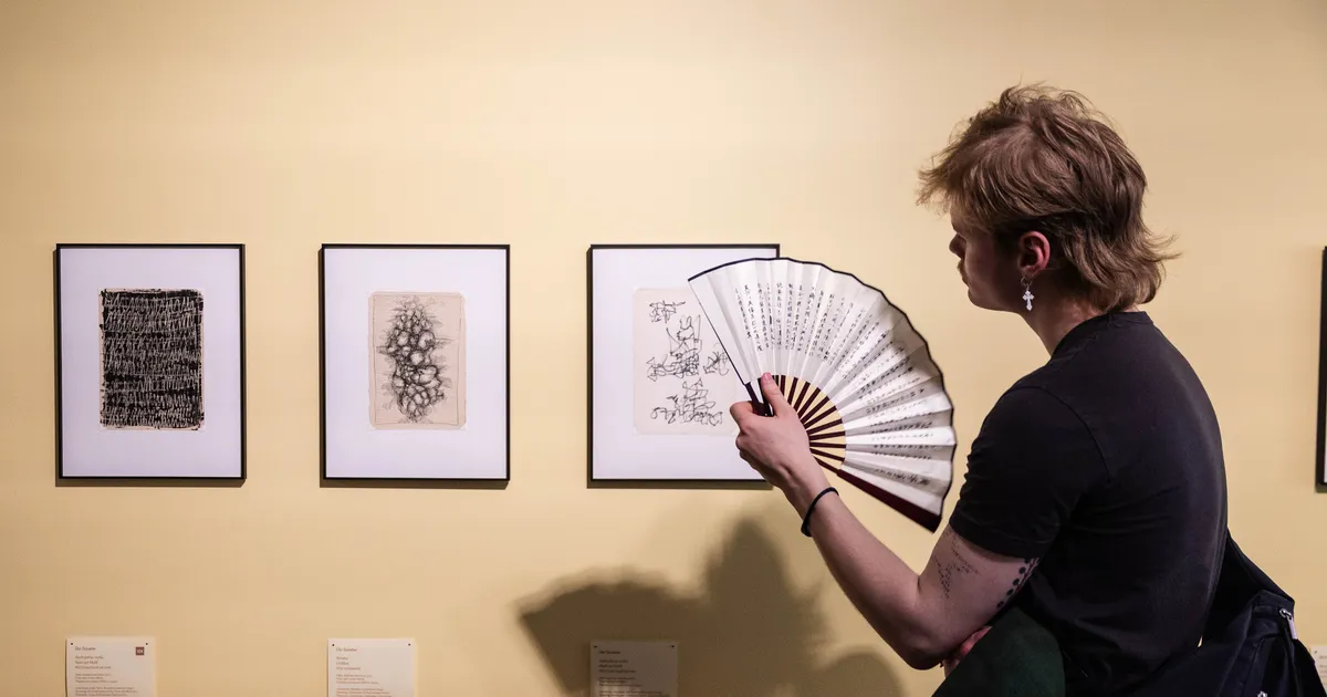 Lasnamäe paviljonis esitletakse Tallinna Graafikatriennaali kataloogi