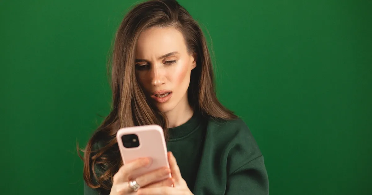 TESTI END ⟩ Kas märkad süütul fotol kolmandat nägu?