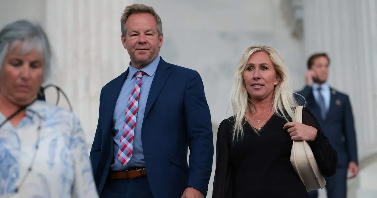 Zelenskõi riietust kommenteerinud reporter on MAGA-meedia tõusev täht