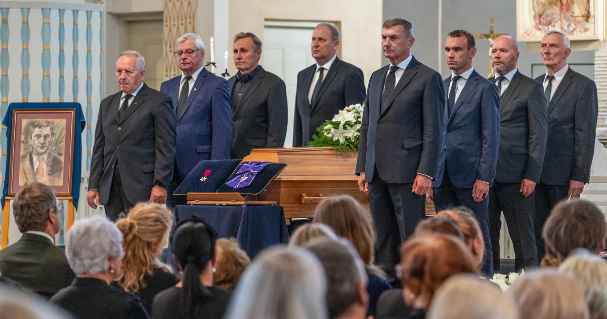 «Olid hell vanaisa, töökas linnapea, teenäitaja ...» Tartu aukodanikku Väino Kulli saatis viimsele teekonnale paarsada inimest