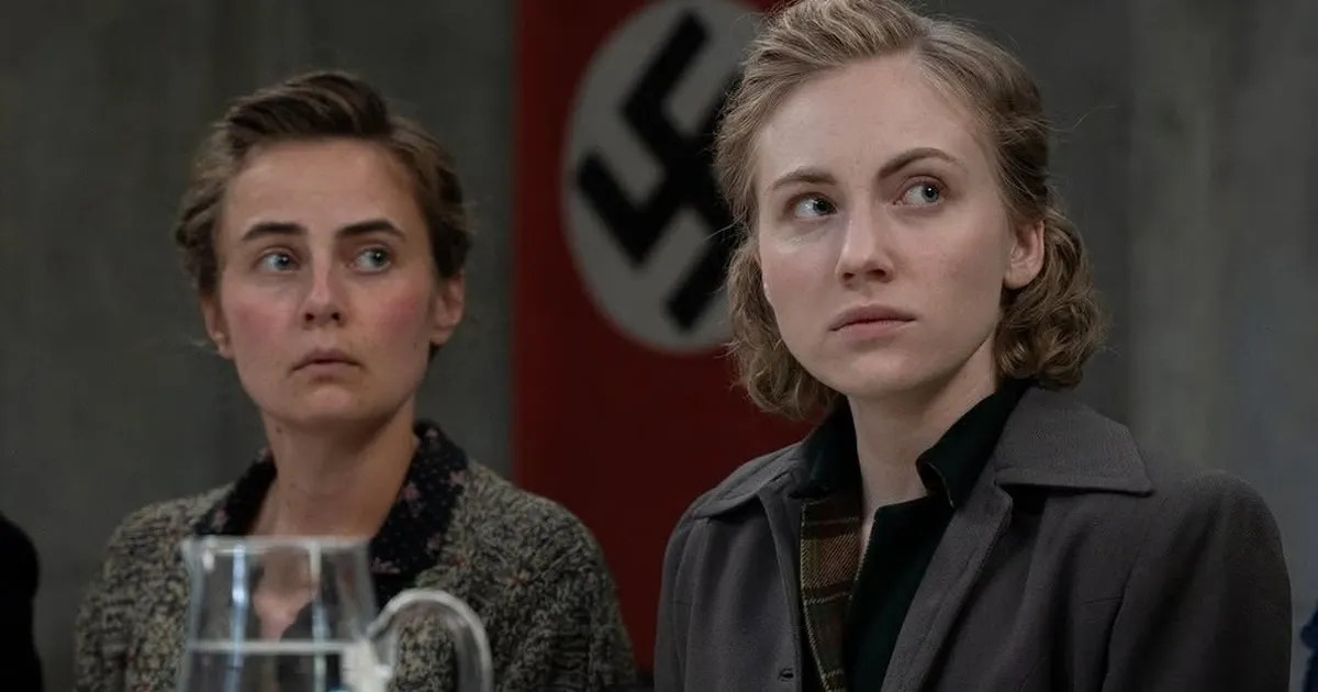 ARVUSTUS ⟩ Söömaaeg Hundikoopas ehk kuidas naised Hitleri toitu maitsesid