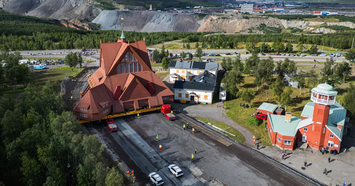 OTSEÜLEKANNE ⟩ Rootsis veeretatakse 600-tonnine kirik rataste peal uude koju