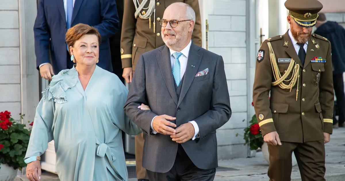 34 AASTAT ⟩ Vaata, kes saabuvad taasiseseisvumispäeva vastuvõtule roosiaeda