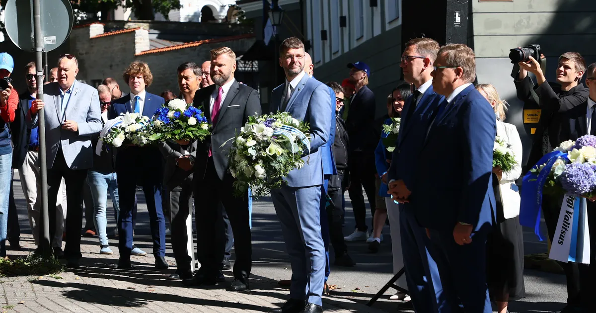 GALERIID ⟩ Taasiseseisvumispäev algas mälestustseremooniaga