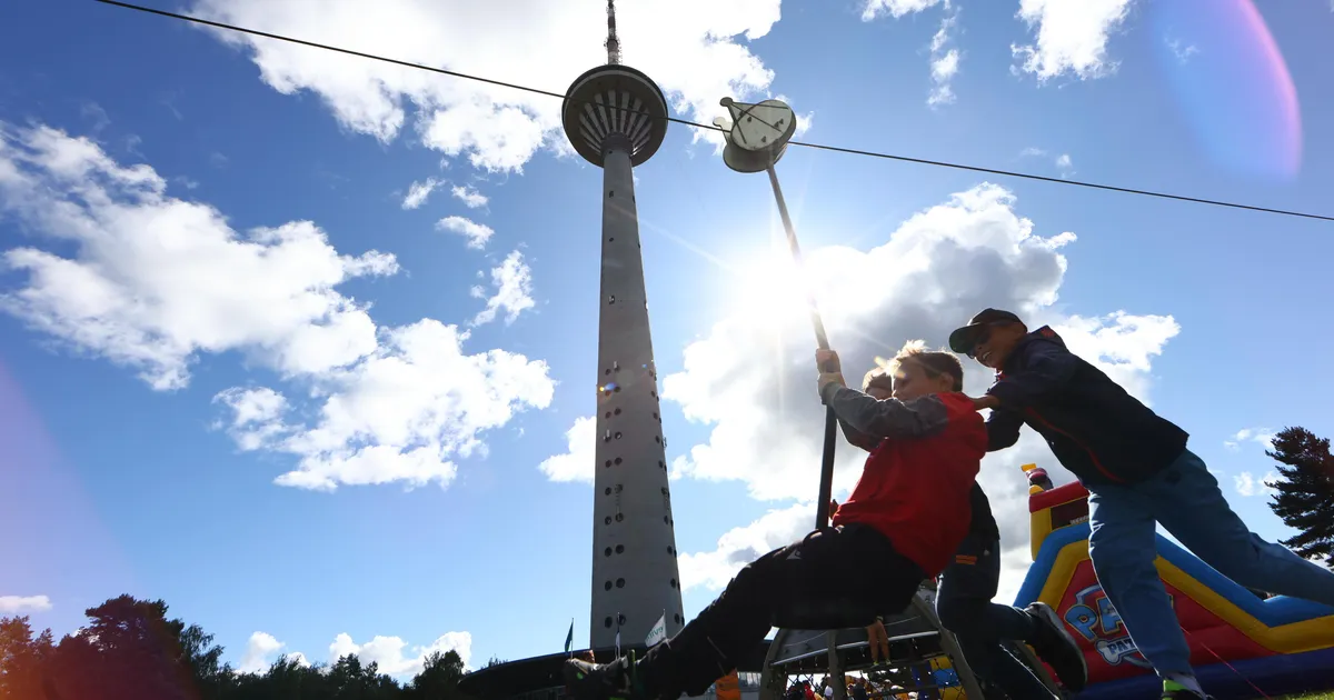 PILDID ⟩ Tallinna teletornis tähistatakse juubelit ja vabadust