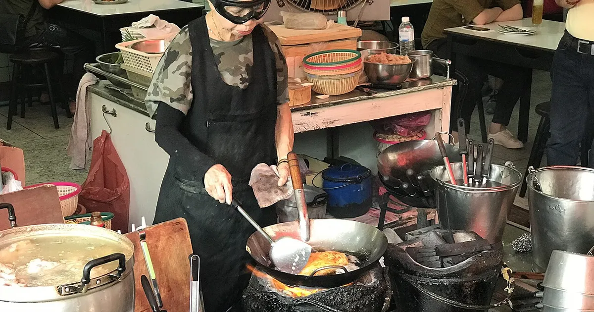 Tais kütab kirgi sajaeurone omlett