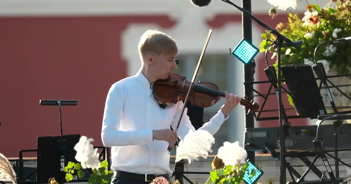 VIDEO ⟩ Kuula, kuidas musitseerib presidendi noore kultuuritegelase preemia pälvinud Hans Christian Aavik