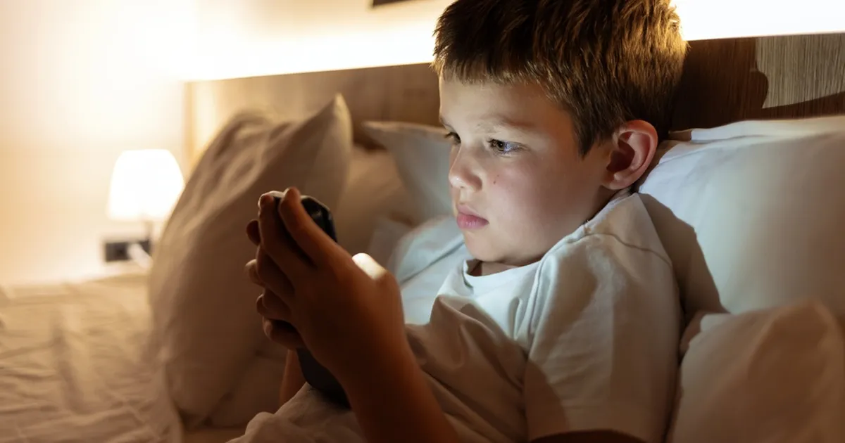 Kooliaasta alguse levinum küsimus: ema, millal ma telefoni saan?