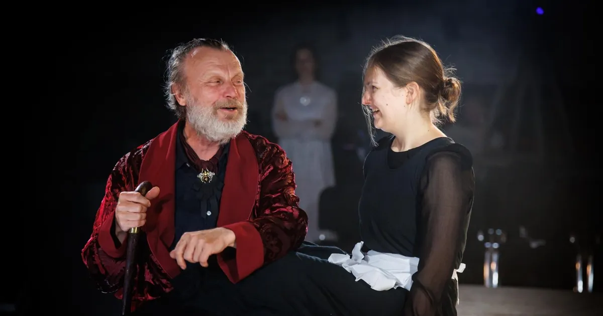 ARVUSTUS ⟩ Rahakaride vahel looviv laev ihkab rahusadamasse