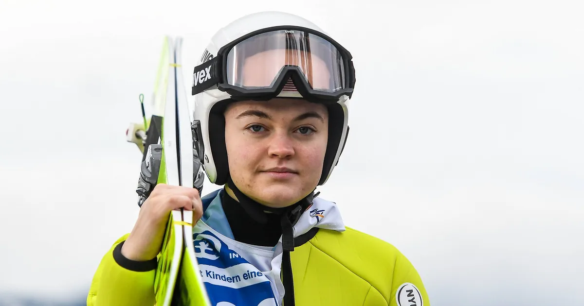 Suusahüppajad pidid kontrollijate ees end riidest lahti võtma