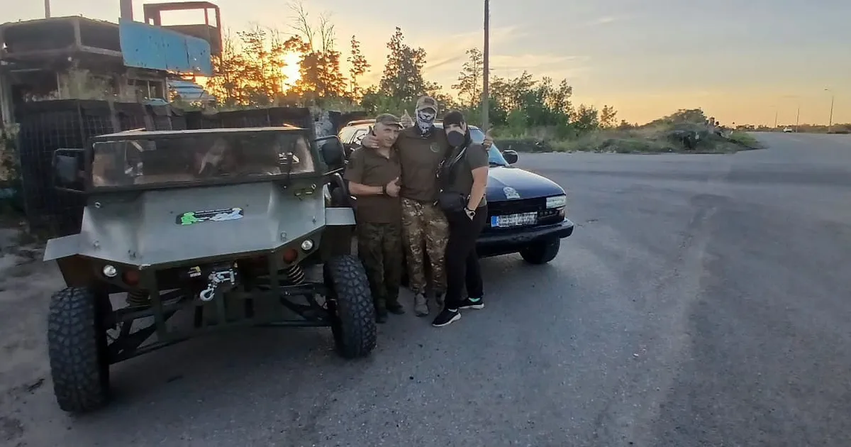 VIDEO ⟩ Eesti sõdur Ukrainas sai kätte lugejate abiga ostetud evakueerimismasina