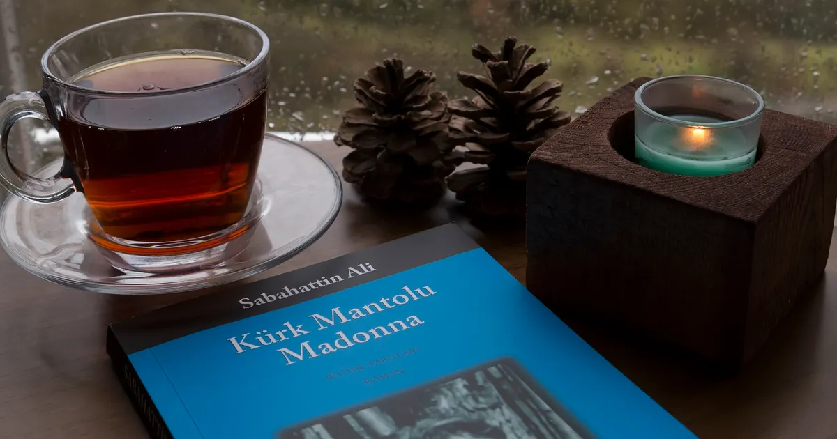 JÄRJEJUTT ⟩ Eesti keeles ilmus aastatetagune armastuslugu, mis on tõusnud türgi kõige loetumaks raamatuks