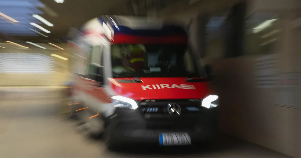 Toila vallas sõitis auto vastu puud