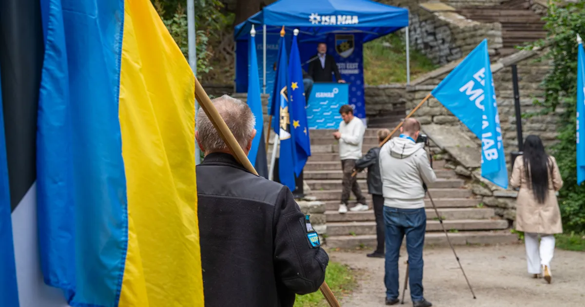 FOTOD ⟩ Tallinnas toimus traditsiooniline Hirvepargi kõnekoosolek