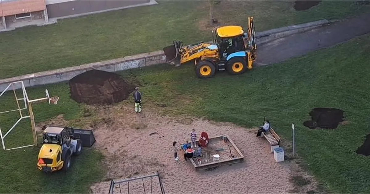 VIDEO ⟩ Kõhedust tekitav: mänguväljakul mängisid samaaegselt lapsed ja töötasid rasketehnika masinad