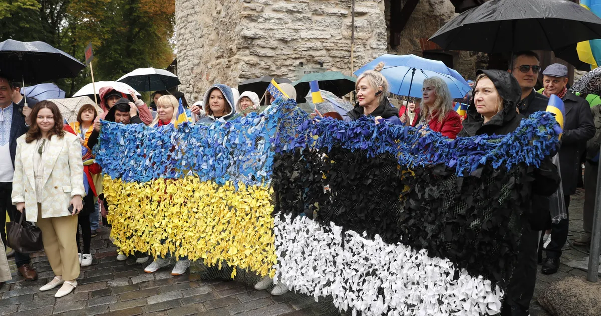 GALERII ⟩ Tallinnas peeti rongkäik Ukraina toetuseks