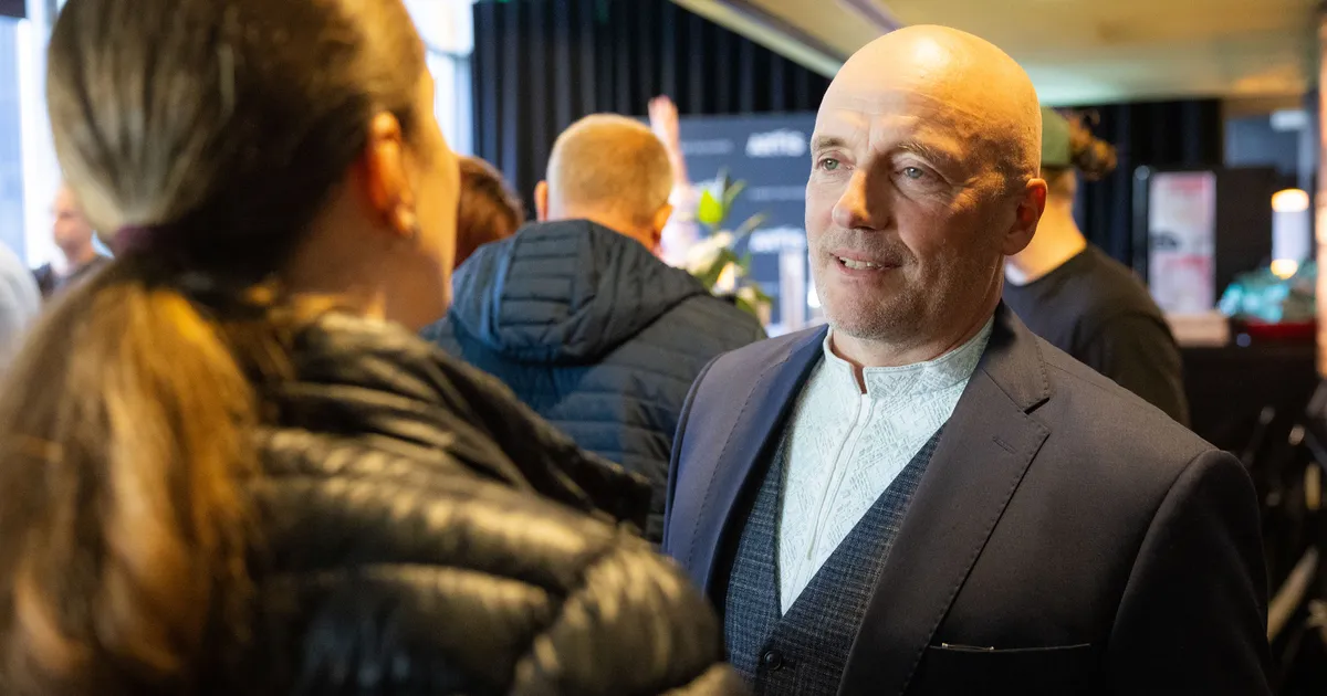 GALERII ⟩ Eksklusiivses seltskonnas esitleti Ilmar Raagi dokumentaalfilmi «Nii nad sõdivad»