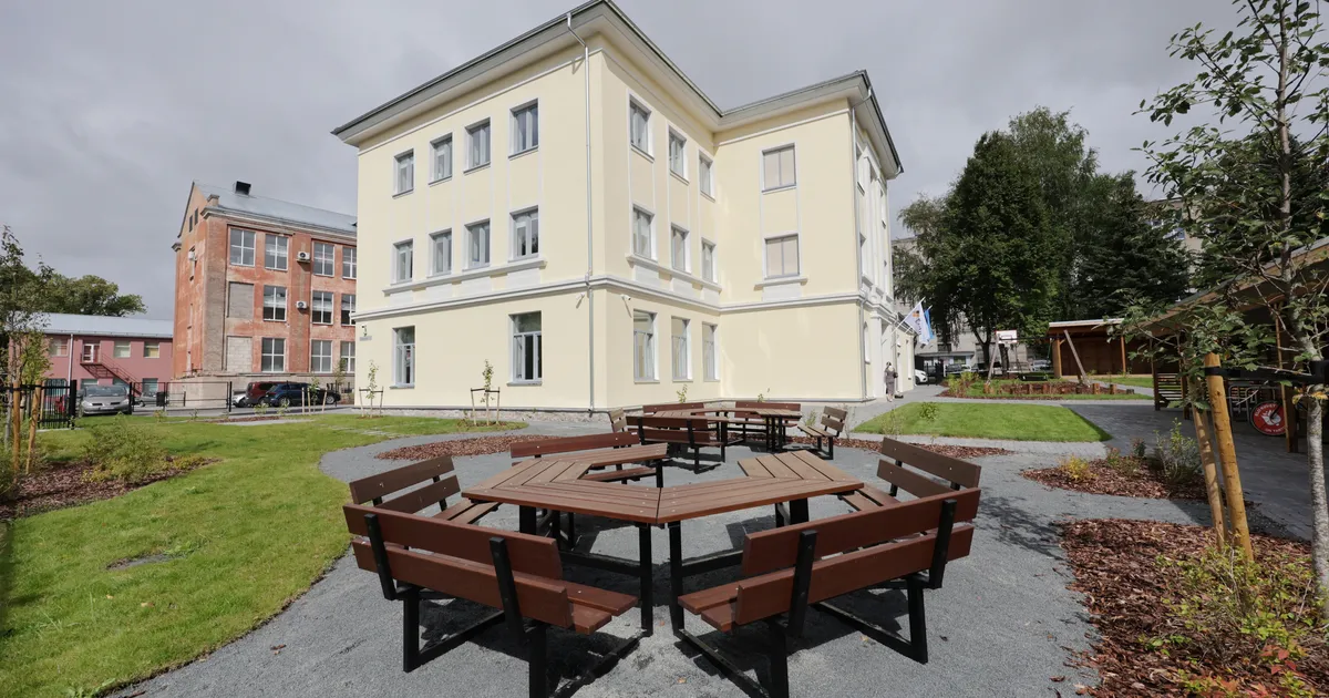 GALERII ⟩ Vanas telefonivabrikus alustas tööd Tartu pisem kool