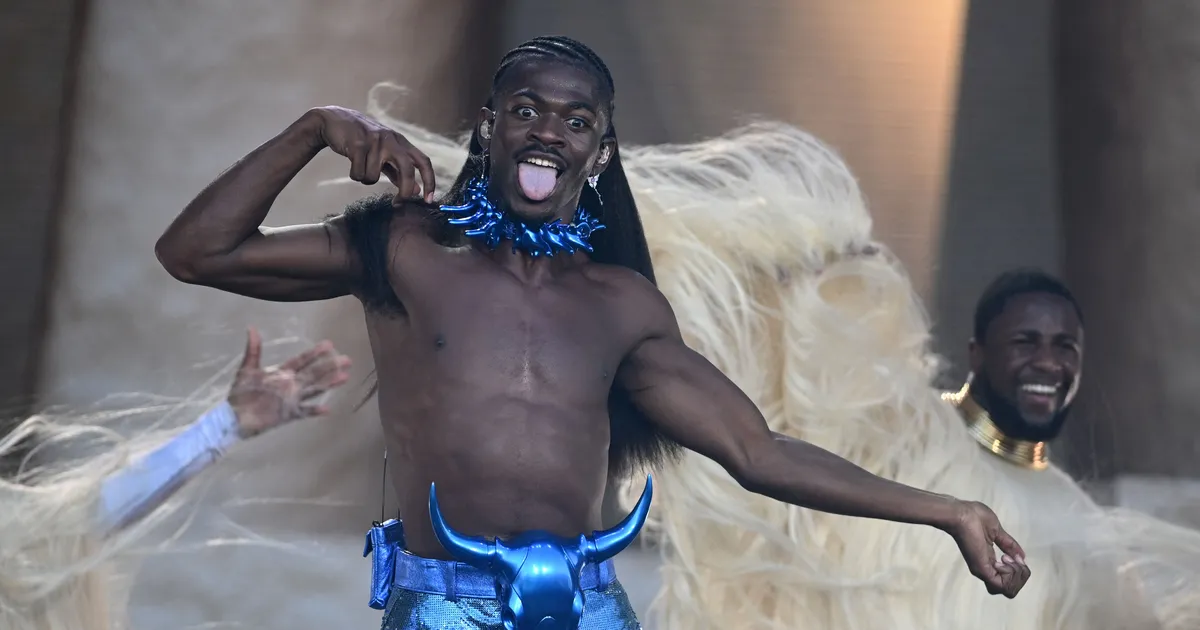 FOTOD JA VIDEOD ⟩ Tuntud USA räppar möllas porgandpaljalt tänavatel ja ründas politseinikku