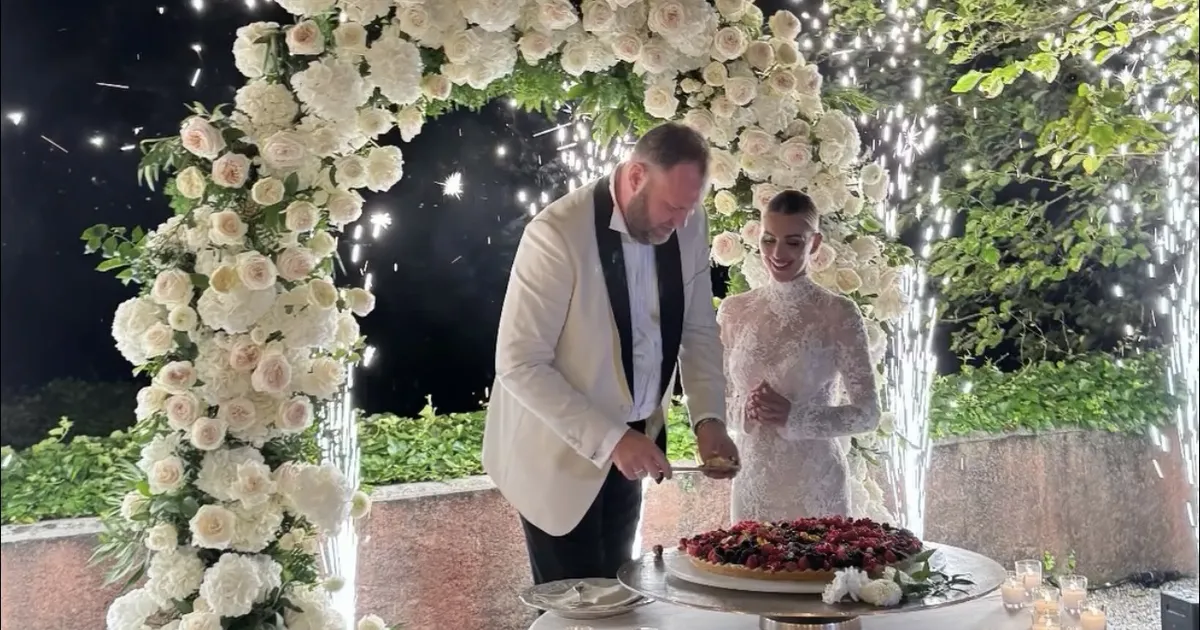 KLÕPSUD ⟩ Sten-Erik Jantson ja Elina Kovalenko abiellusid muinasjutulise Como järve ääres