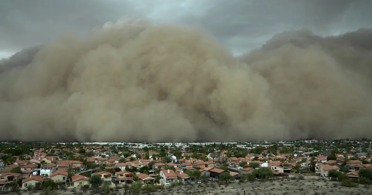 VIDEO ⟩ Tolmupilv mattis USAs enda alla Phoenixi linna