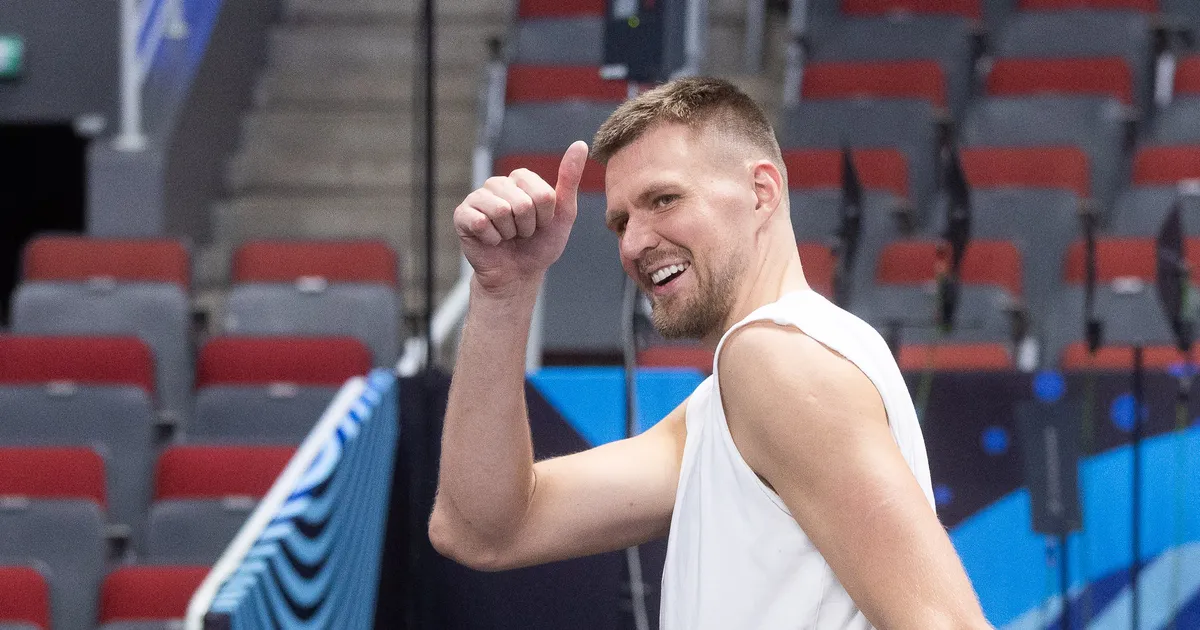 PM RIIAS ⟩ «Ei-ei-ei! Ausalt, mitte!» Läti täht Porzingis võtab Eestit tõsiselt