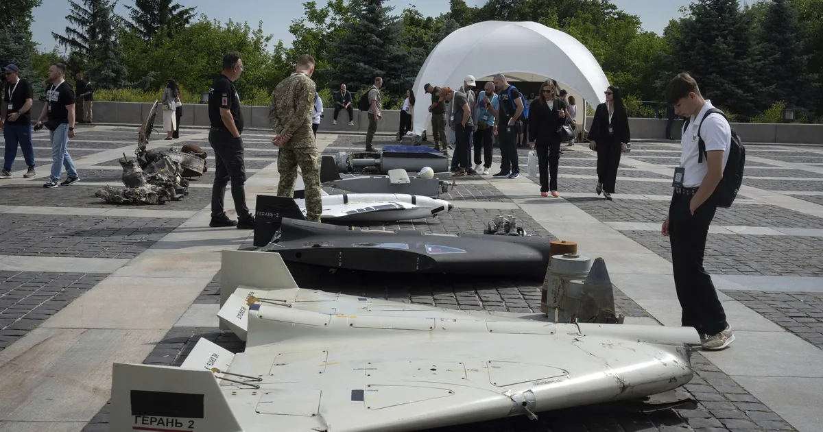 THE WAR ZONE ⟩ Eesti hulkuv droon tõstatab valusaid küsimusi sõjast ja rahust