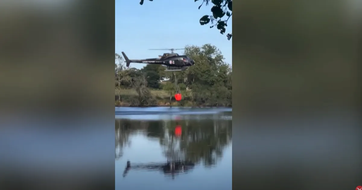 KOHUTAV! ⟩ Prantsusmaal kukkus​ metsatulekahjudega võidelnud helikopter järve