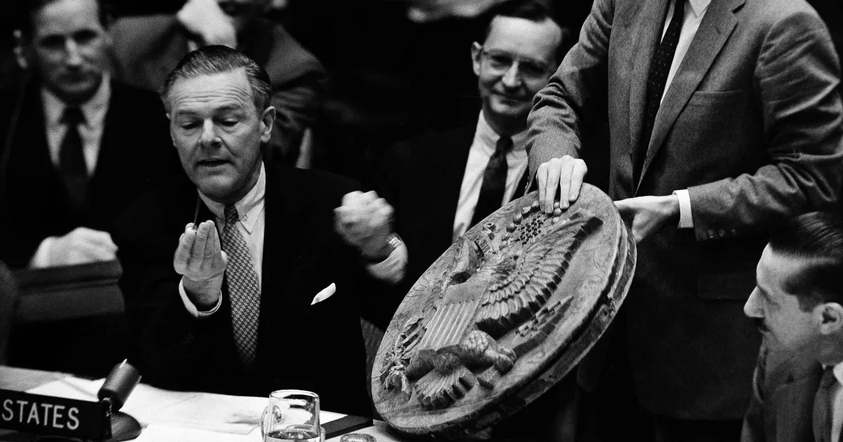 AJALUGU ⟩ Kuidas Nõukogude Liit ameeriklased geniaalse luureseadmega üle kavaldas