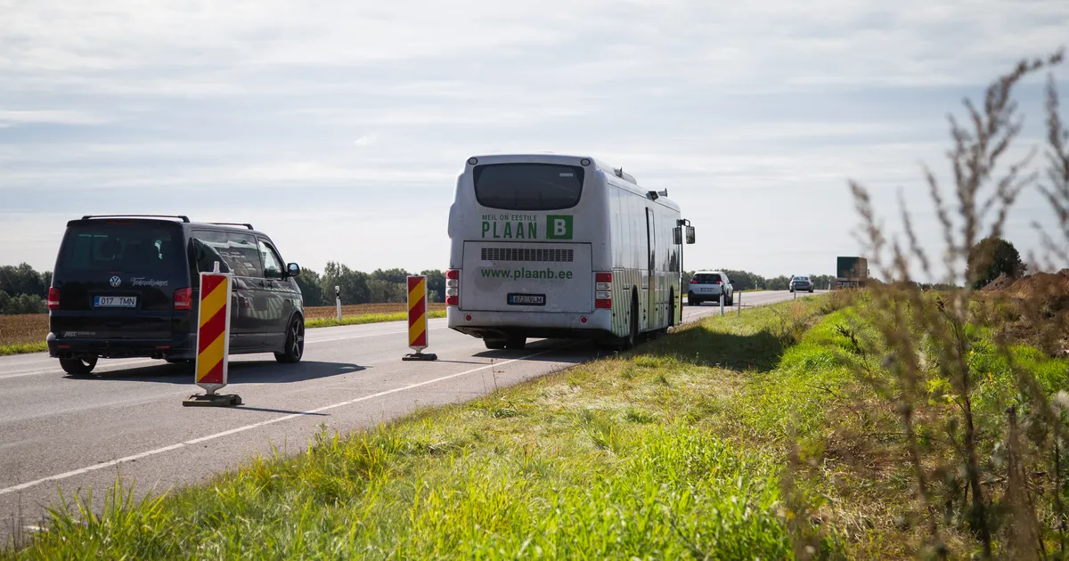 Plaan B katkine kampaaniabuss seisab teist päeva tiheda liiklusega maanteel