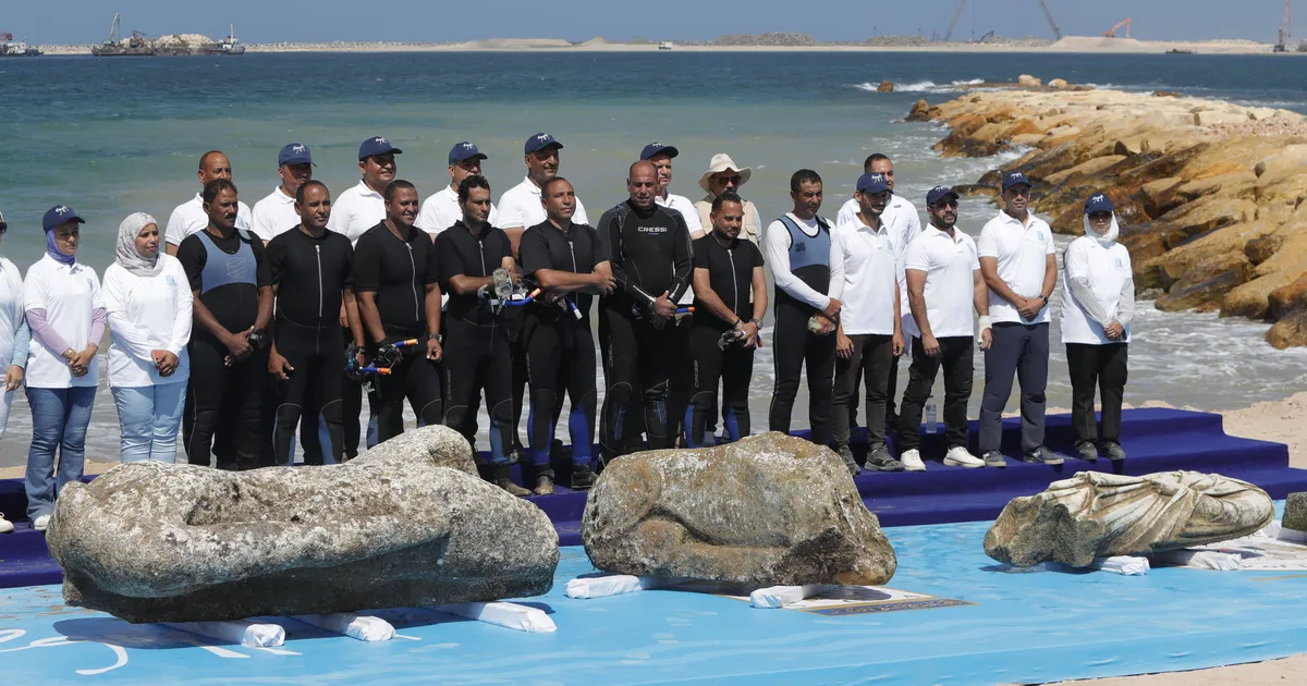 SUUR PÄÄSTETÖÖ ⟩ Sukeldujad tõid Egiptuses kaldale tuhandete aastate eest uppunud linna varemed