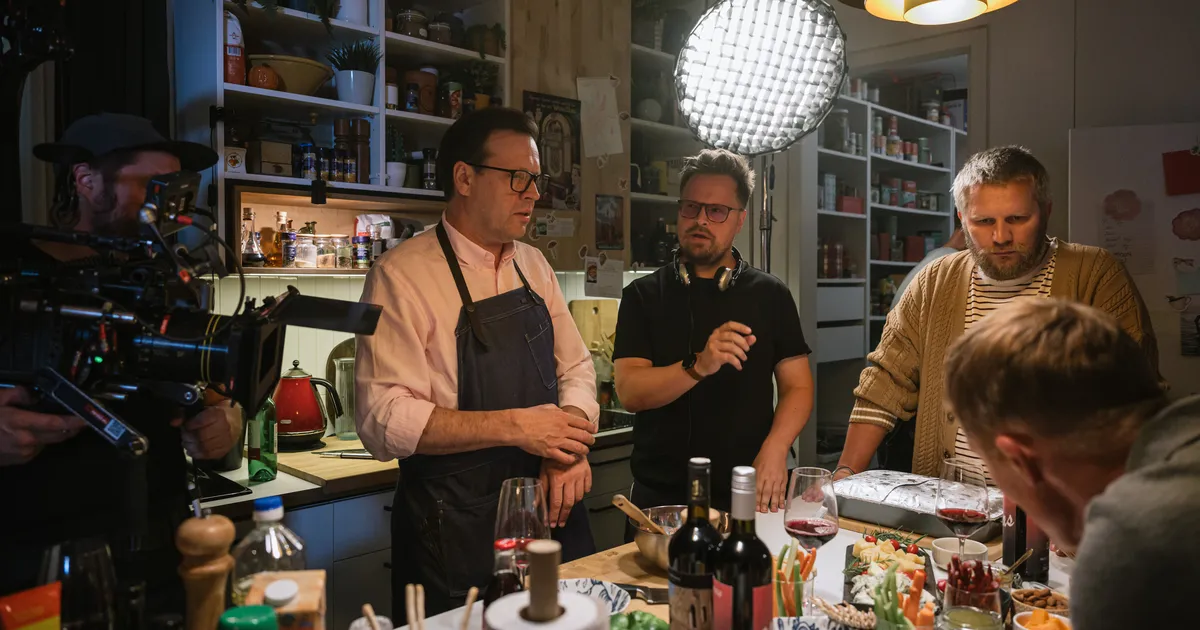 PIILU KAADRI TAHA ⟩ Eesti näitlejate koorekiht: Vilniuses filmiti Baltimaade esimene koostöökomöödia «Täiuslikud võõrad»