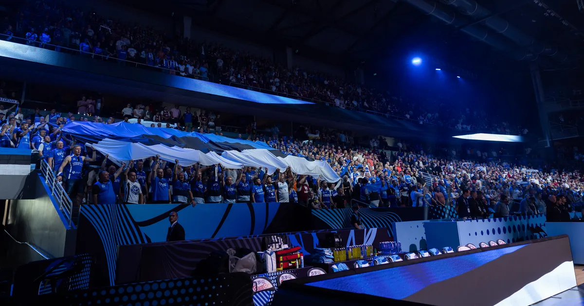 25 SPORDIHETKE ⟩ Eesti fännide laulupidu Riias ja võit Tšehhi üle