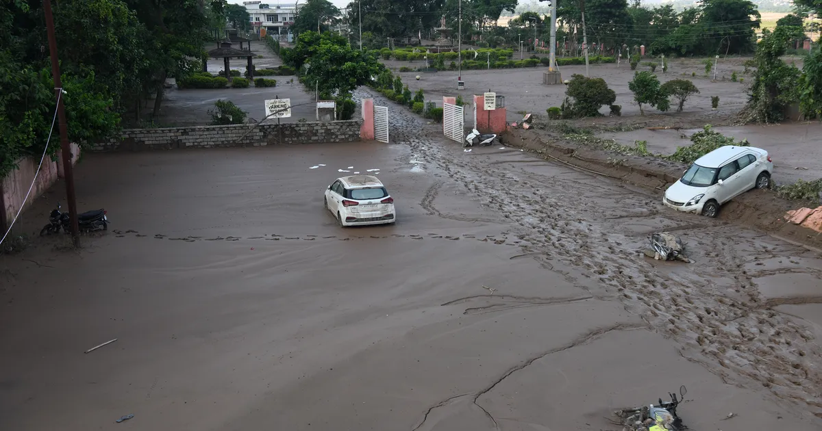 Indias hukkus Jammu ja Kashmiri üleujutustes vähemalt 11 inimest