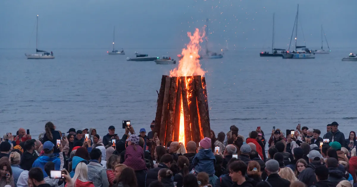 GALERII ⟩ Inglirannas süüdati muinastulede öö auks tuli