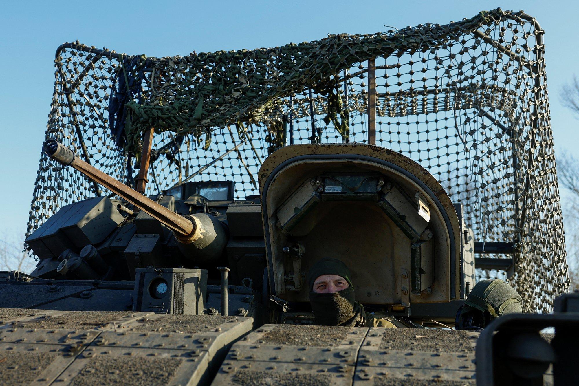 VIDEO | Ameerika päritolu soomuk nüpeldab halastamatult Dnipropetrovski oblastisse tunginud Vene okupante