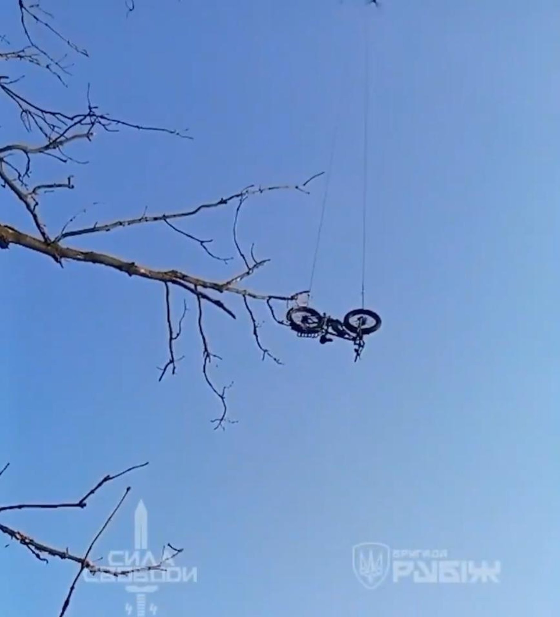 SÕJAPÄEVIK (1255. päev) | Omadest ära lõigatud Ukraina sõduri päästmiseks saadeti talle drooniga elektrijalgratas