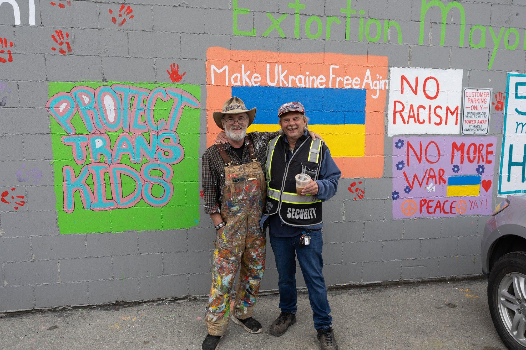 DELFI VIDEO ALASKAST | „Tehke Ukraina jälle vabaks!“ Anchorage’i mehed avaldasid kirglikku toetust Ukrainale ja sarjasid Trumpi