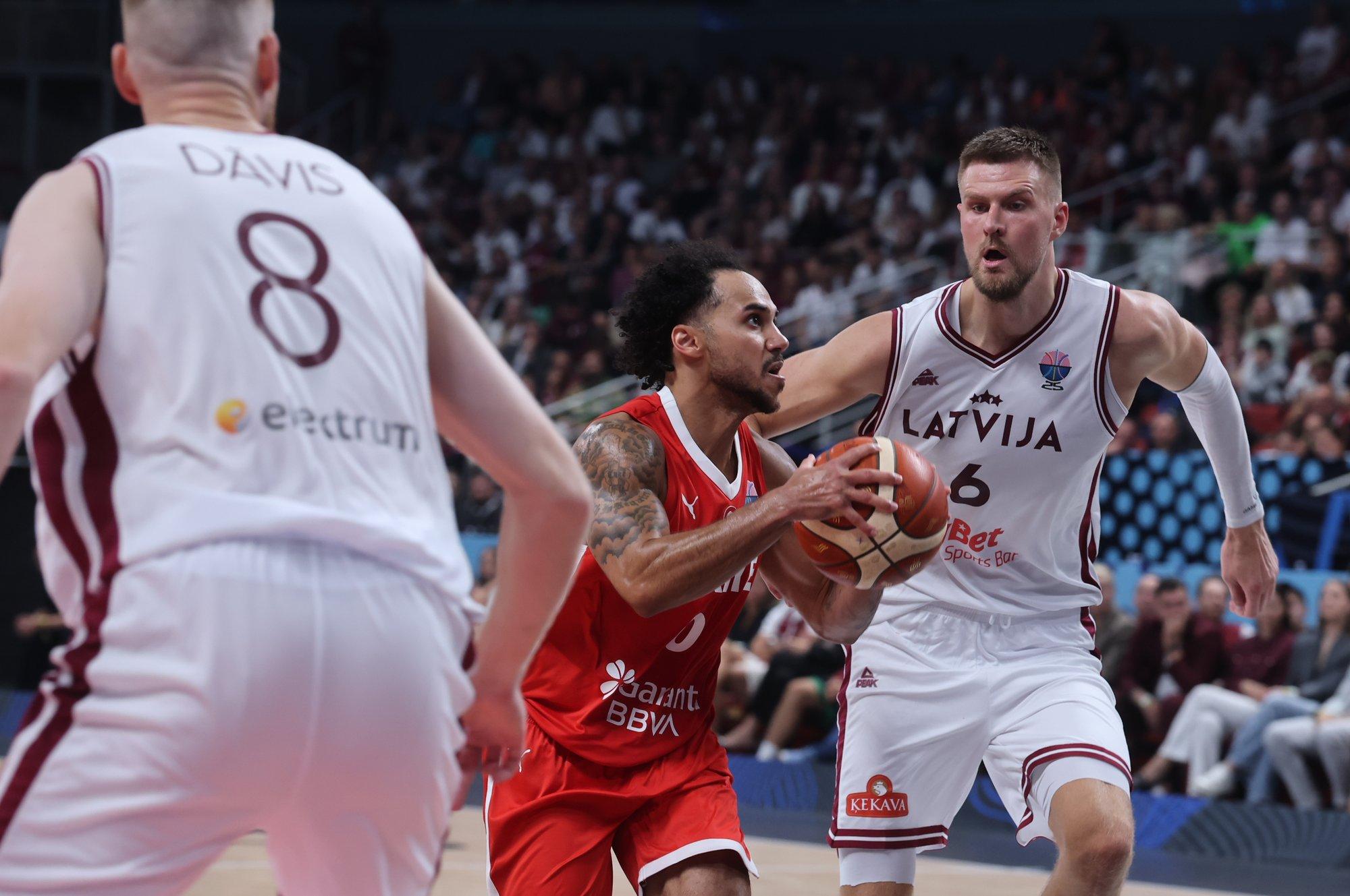 DELFI FOTOD | Karm algus võõrustajatele: Läti sai kodus Türgilt suure kaotuse