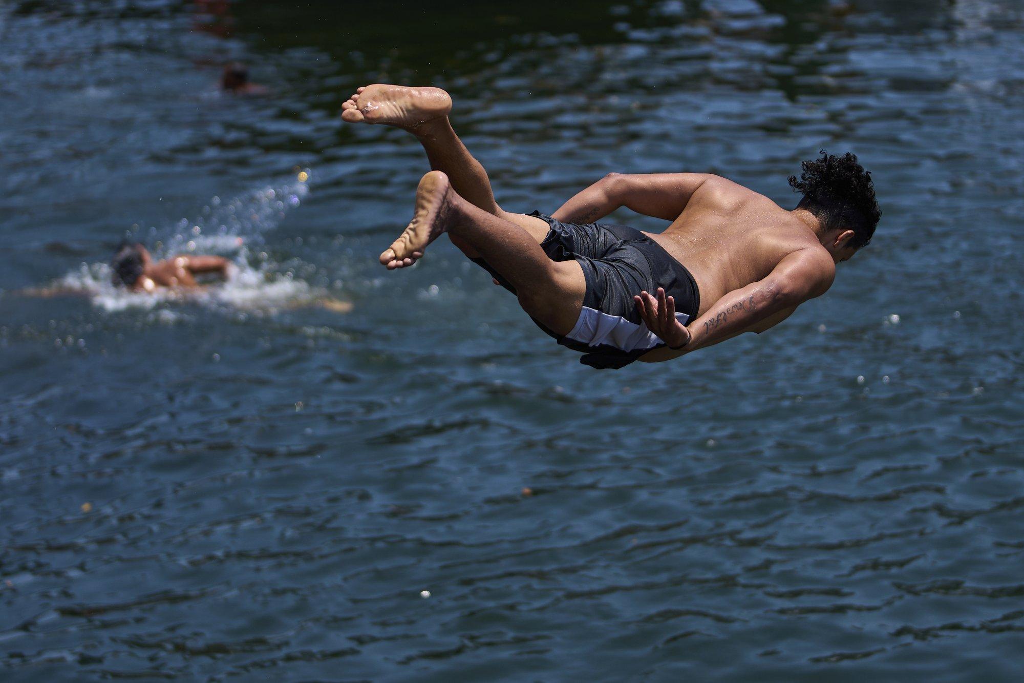 Füüsik teeb puust ja punaseks: miks on tundmatus kohas vette hüppamine väga halb mõte