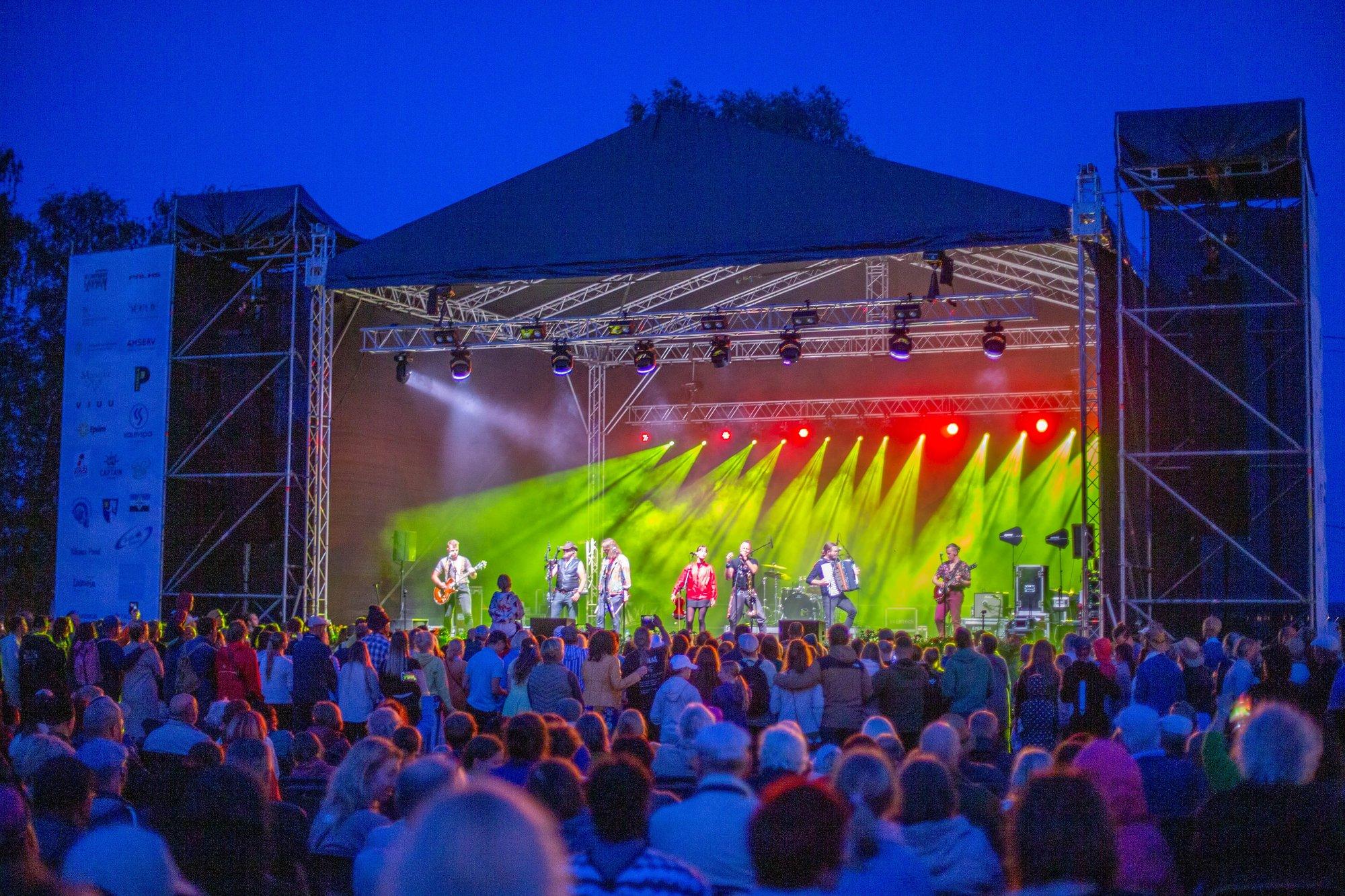 FOTOD | Viru Folk tõi rahva kokku! Vaata, kuidas suur muusikapidu Virumaal kulges
