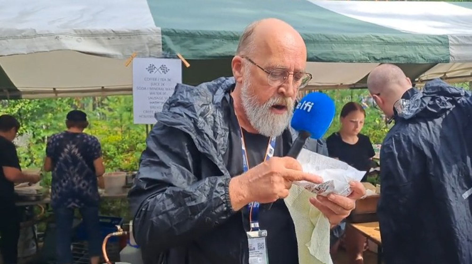 DELFI VIDEO SOOMEST | Kuidas maitseb maailmakuulus kisamakkara „kange“ sinepiga? Millised on Eesti fännide elamused?