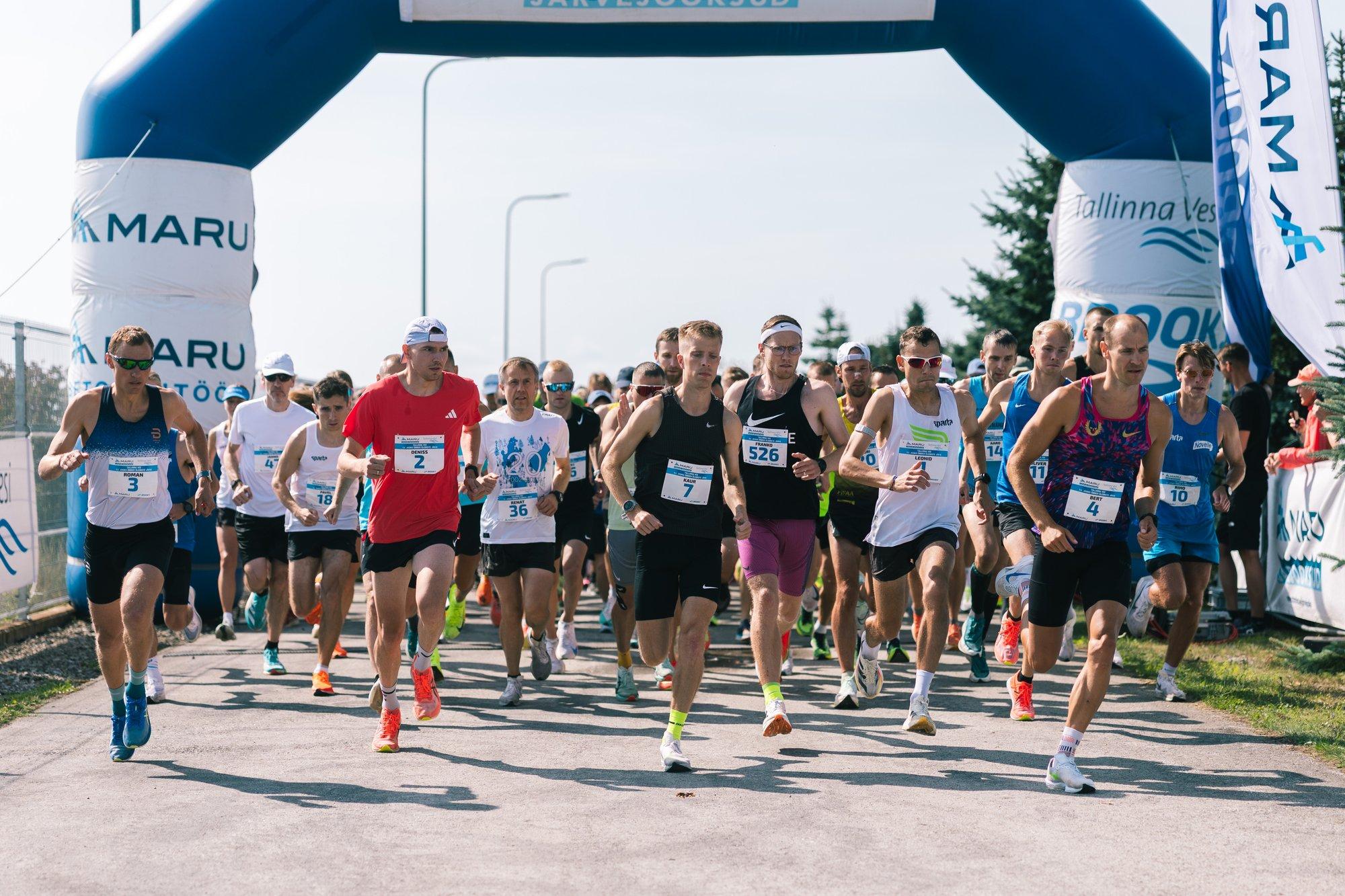 SUUR GALERII | Järvejooksude hooaeg päädis Ülemiste rajal Latsepovi triumfiga