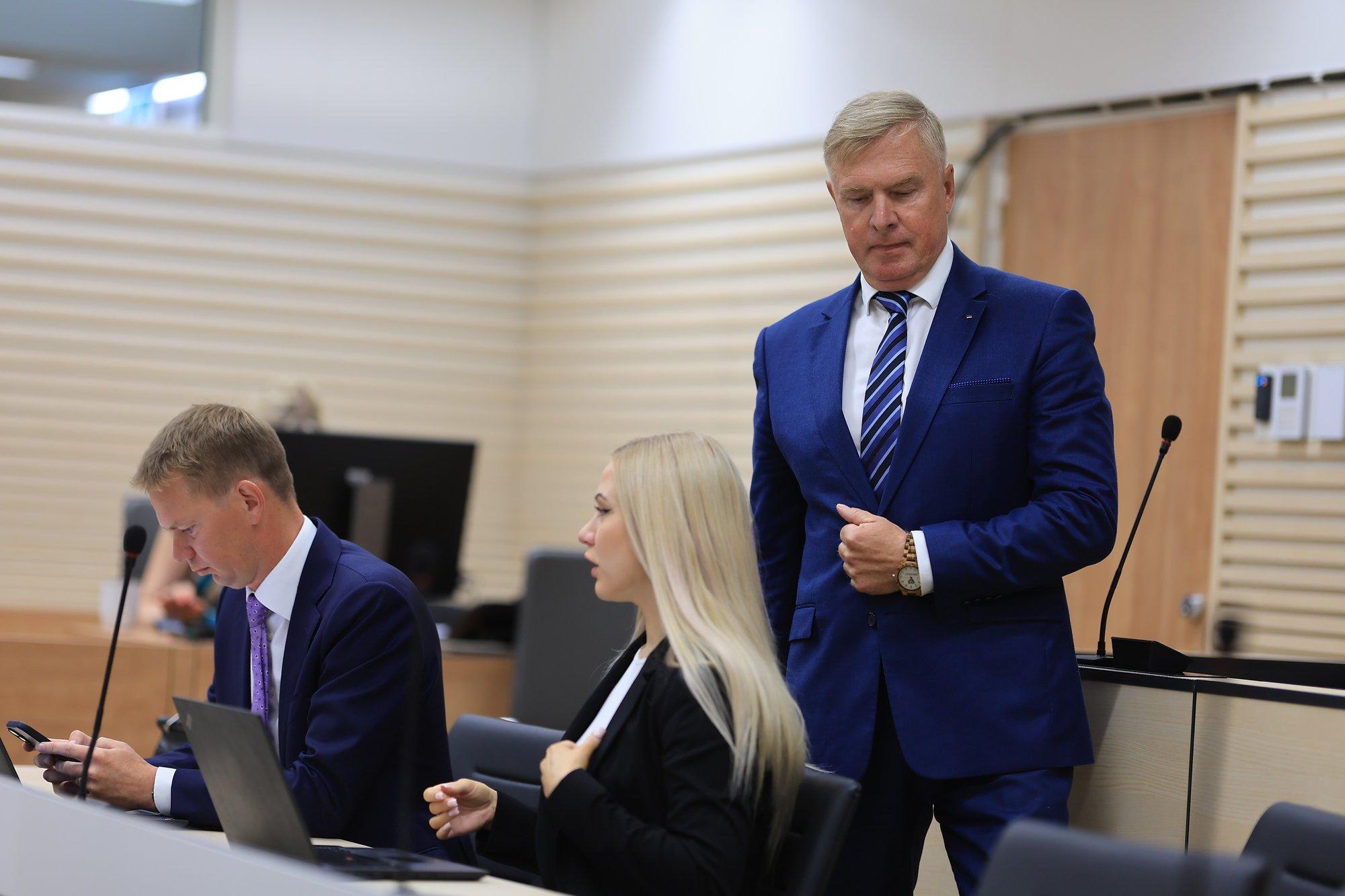 FOTOD | Riigikogu liige Kalle Laanet astus kohtu ette