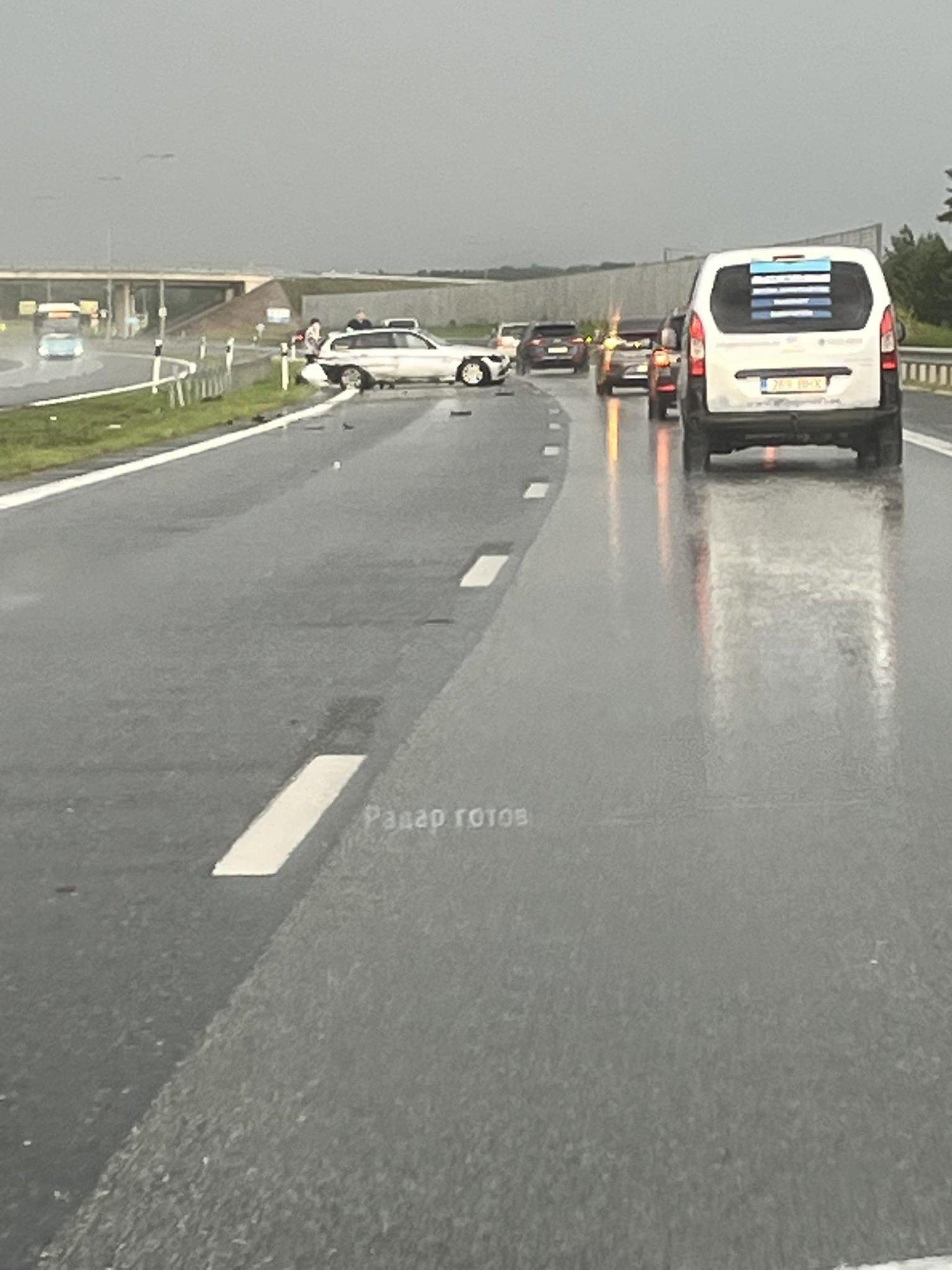 Tallinna-Tartu maanteel Kose lähistel sõitis auto teelt välja, üks inimene sai viga