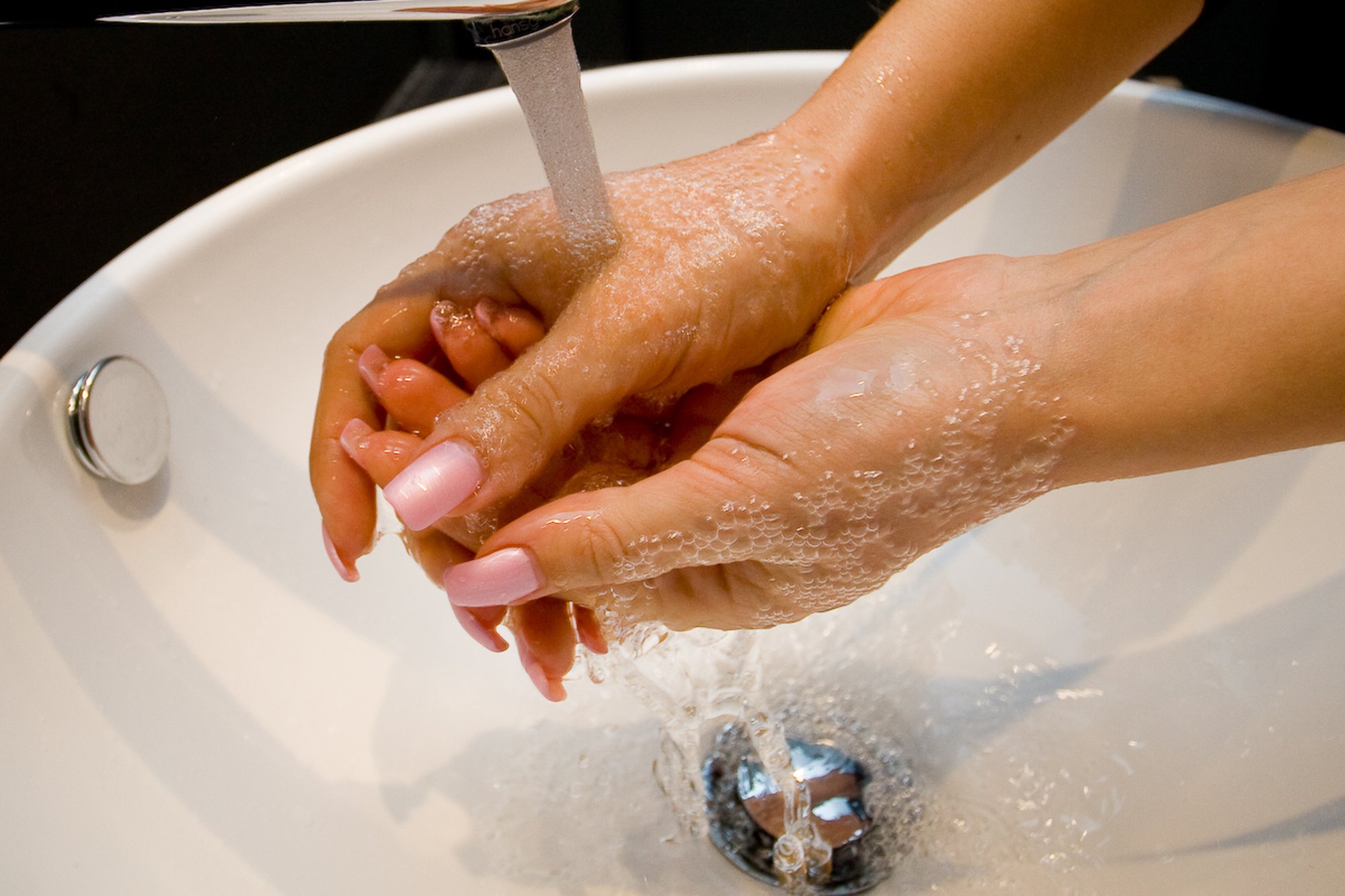 Seitse lihtsad nippi, mis aitavad käed pärast aiatöid puhtaks saada