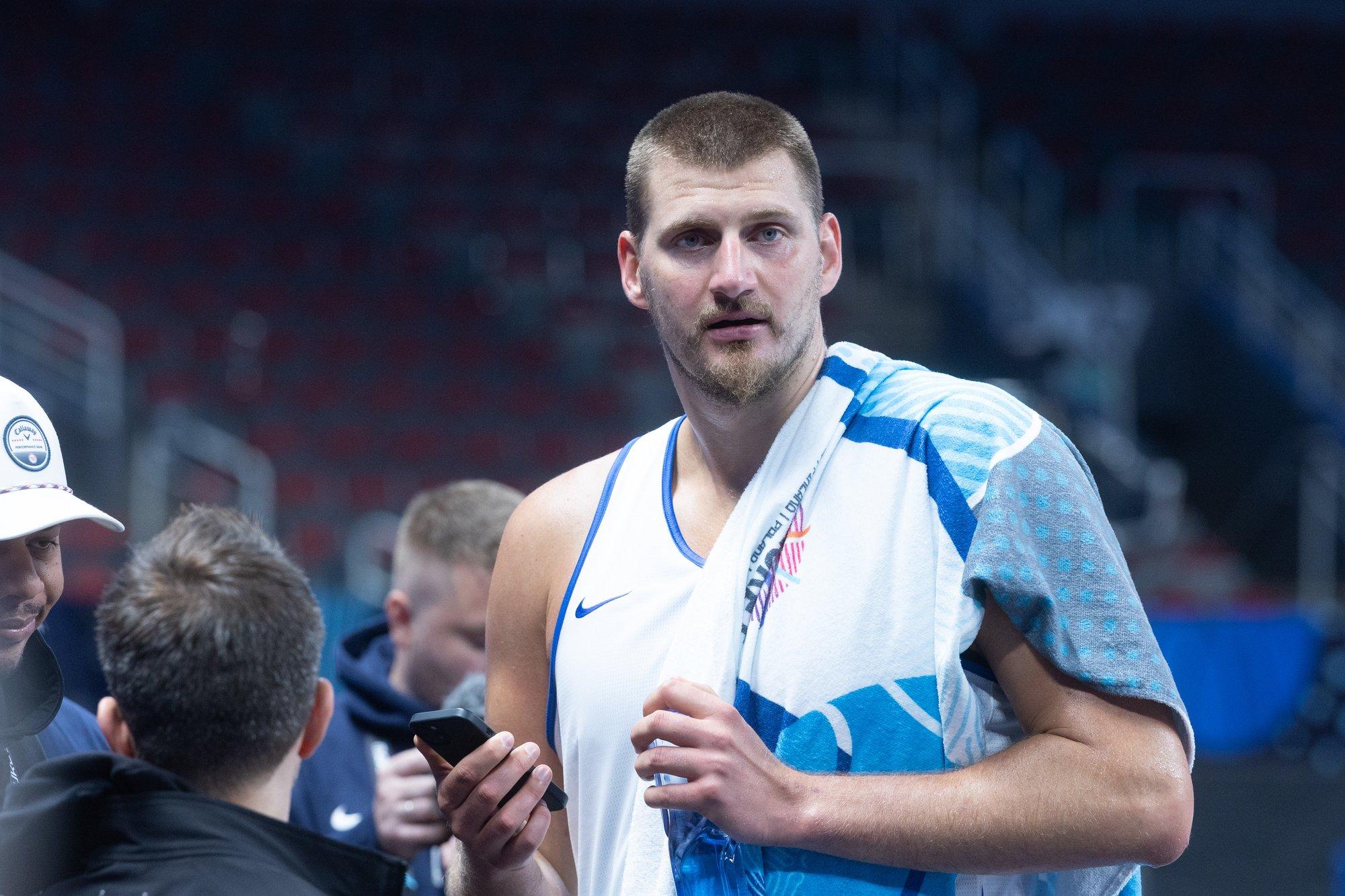 DELFI FOTOD RIIAST | Eesti vastu EM-i alustav Serbia eesotsas Nikola Jokiciga tuli Lätis esimest korda väljakule