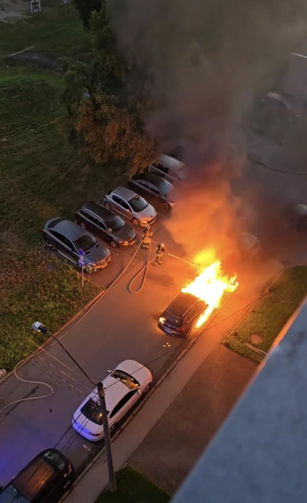 Lasnamäel põlesid varahommikul kaks sõiduautot