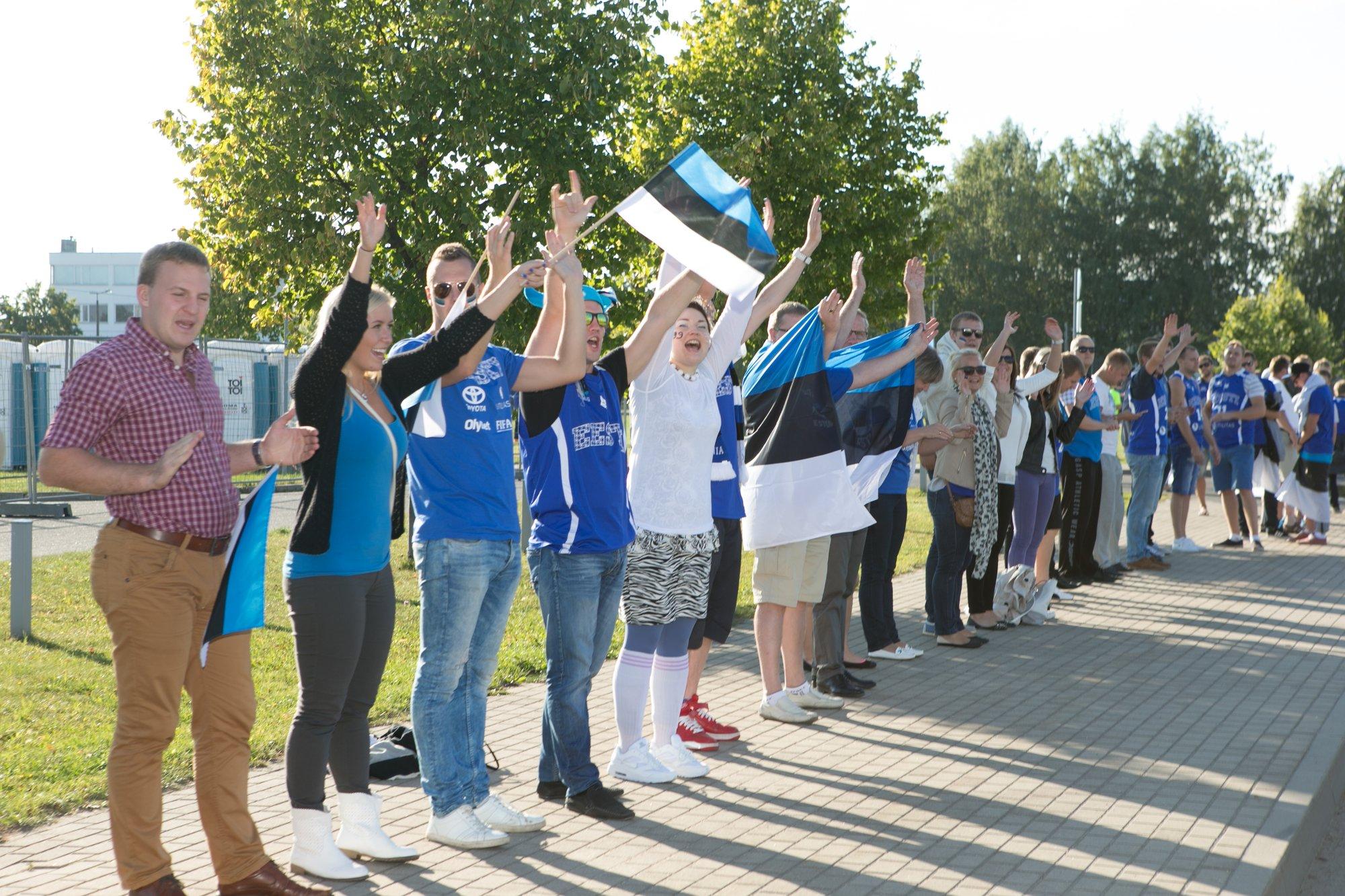 RIIA FÄNNIBLOGI | Eesti fännide rivilaul: „Mõisad põlevad, saksad surevad, Serbia saab nüüd meitele!“